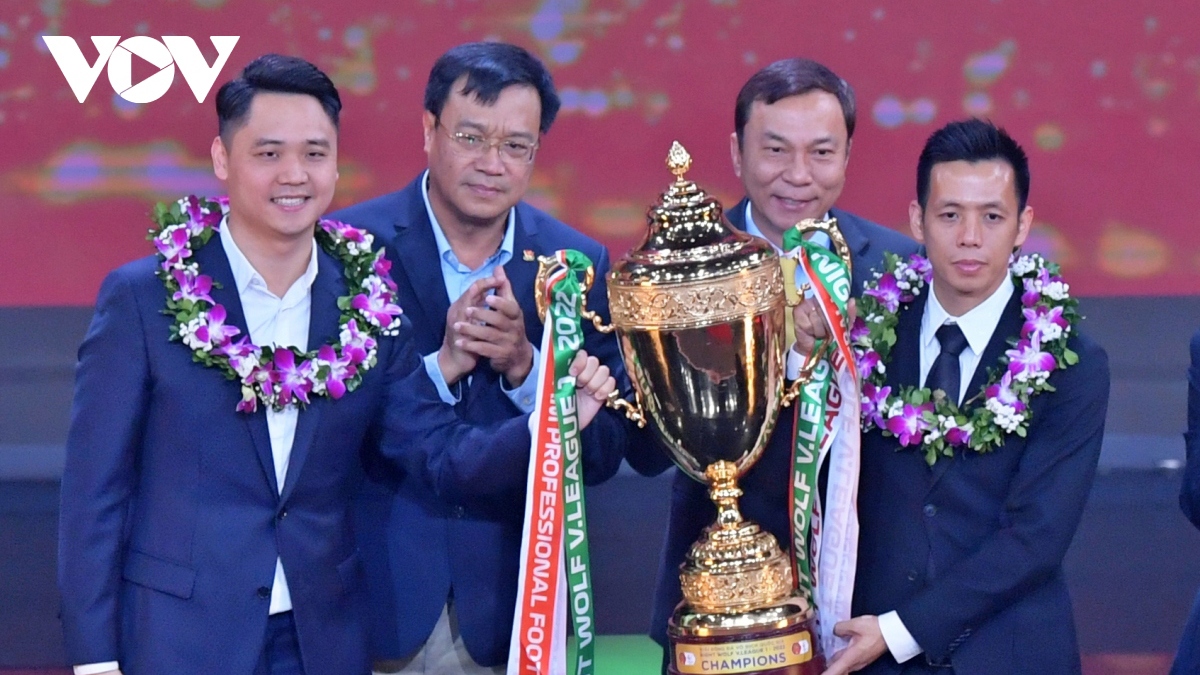Hanoi FC claim multiple prizes at V-League 1 awards